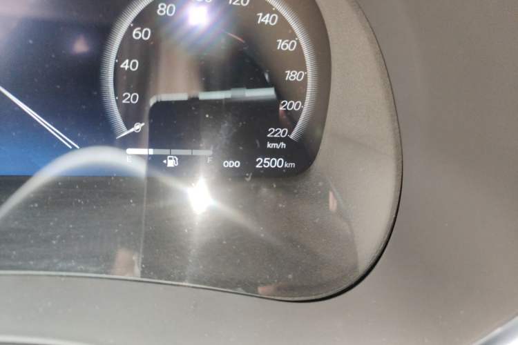 Used Toyota Crown Kluger 2026 Model 2.0T All-Wheel-Drive Dynamic Edition Odometer Close Up