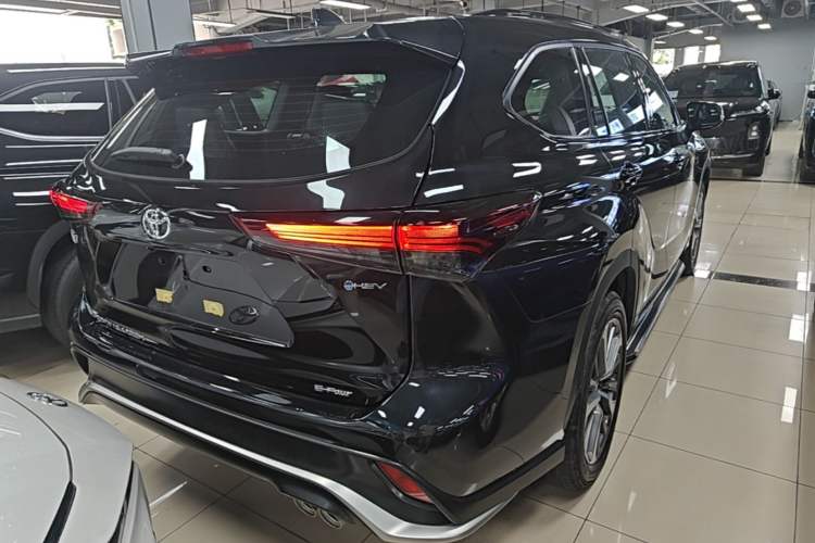 Used Toyota Crown Kluger 2026 Model 2.5L HEV All-Wheel-Drive Luxury Edition Rear Right 45 Deg