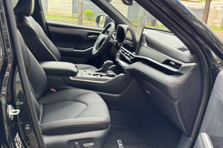 Used Toyota Crown Kluger 2026 Model 2.5L HEV All-Wheel-Drive Prestige Edition Right Front Seat