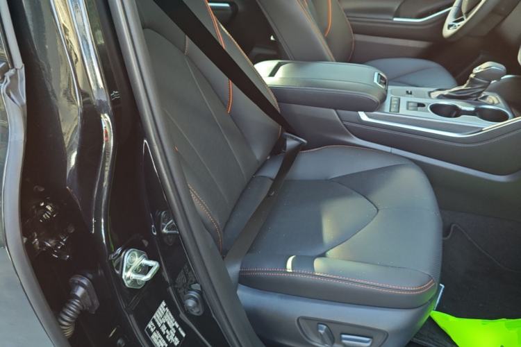 Used Toyota Crown Kluger 2026 Model 2.5L HEV All-Wheel-Drive Luxury Edition Right Front Seat