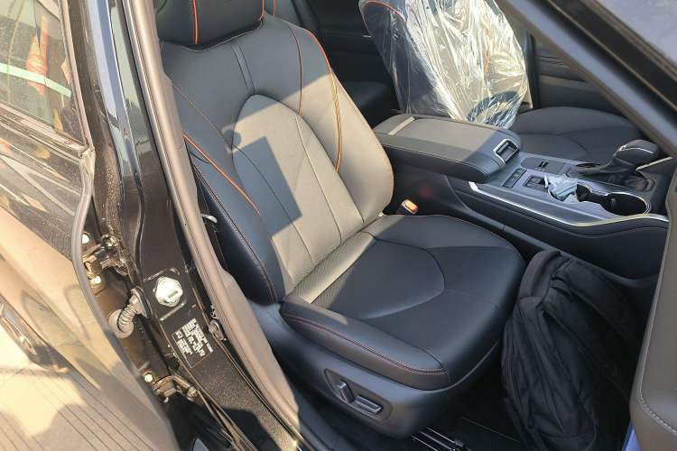 Used Toyota Crown Kluger 2026 Model 2.5L HEV All-Wheel-Drive Luxury Edition Right Front Seat