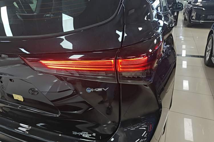Used Toyota Crown Kluger 2026 Model 2.5L HEV All-Wheel-Drive Luxury Edition Right Rear Taillight