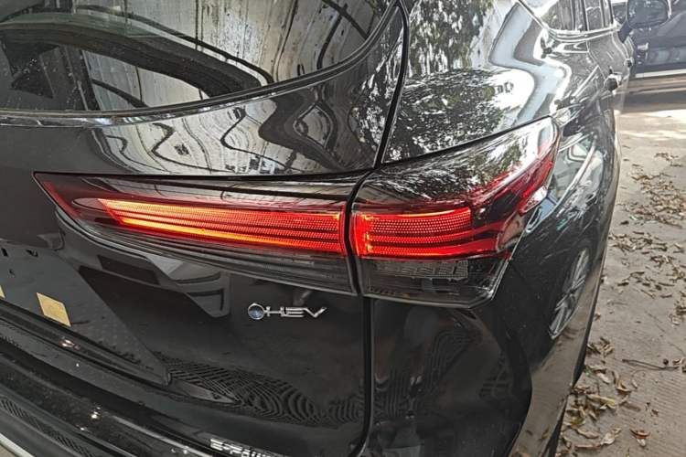 Used Toyota Crown Kluger 2026 Model 2.5L HEV All-Wheel-Drive Prestige Edition Right Rear Taillight