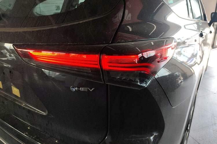 Used Toyota Crown Kluger 2026 Model 2.5L HEV Two-Wheel-Drive Luxury Edition Right Rear Taillight