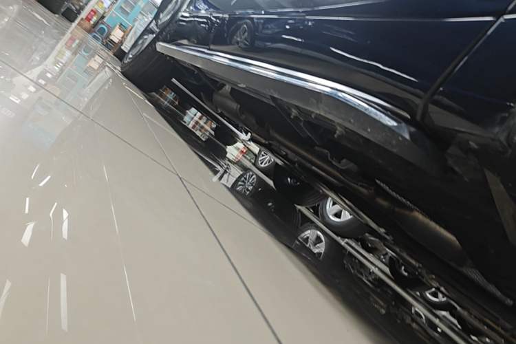 Used Toyota Crown Kluger 2026 Model 2.5L HEV All-Wheel-Drive Luxury Edition Right Side Sill