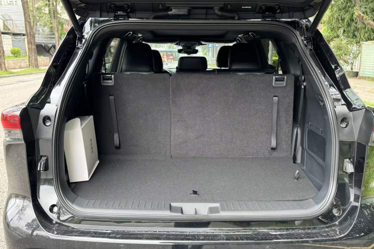 Used Toyota Crown Kluger 2026 Model 2.5L HEV All-Wheel-Drive Prestige Edition Trunk
