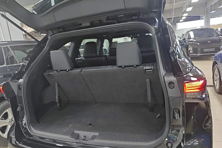 Used Toyota Crown Kluger 2026 Model 2.5L HEV All-Wheel-Drive Luxury Edition Trunk