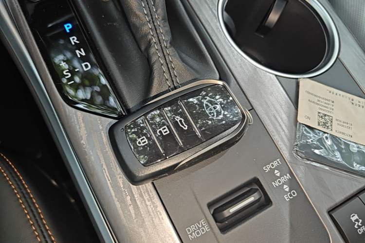 Used Toyota Crown Kluger 2026 Model 2.5L HEV All-Wheel-Drive Prestige Edition Vehicle Key