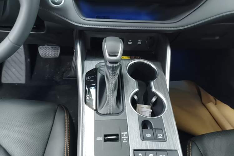 Used Toyota Crown Kluger 2026 Model 2.5L HEV All-Wheel-Drive Prestige Edition Gear Lever