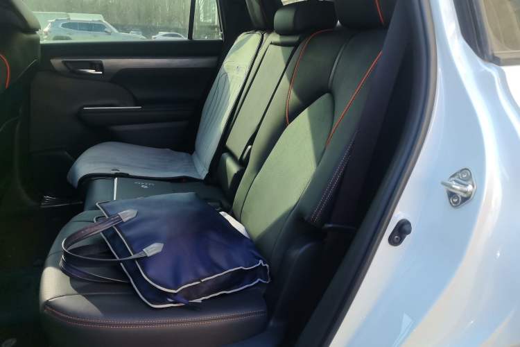 Used Toyota Crown Kluger 2026 Model 2.5L HEV All-Wheel-Drive Prestige Edition Left Rear Seat