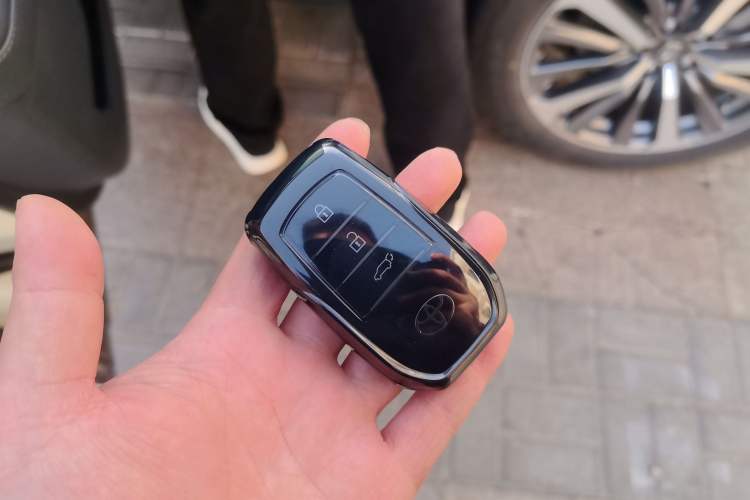 Used Toyota Crown Kluger 2026 Model 2.5L HEV All-Wheel-Drive Prestige Edition Vehicle Key