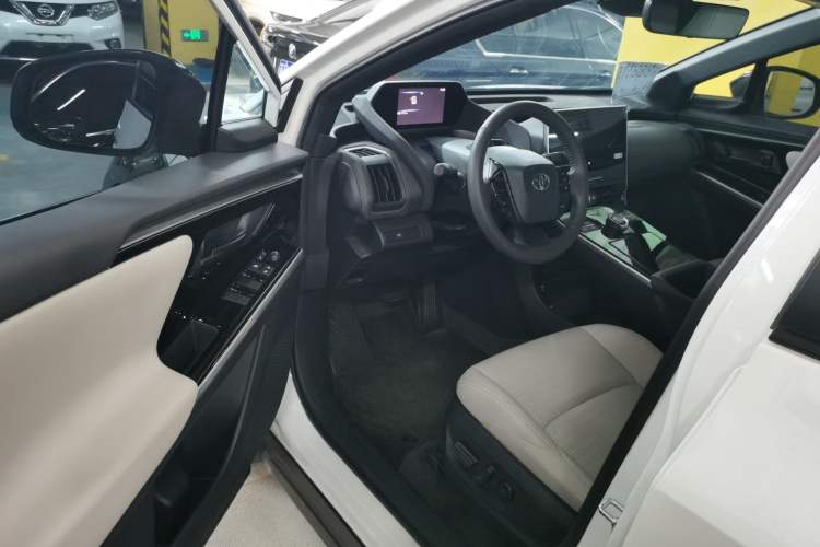 Used Toyota FAW bZ4X 2022 Two-Wheel-Drive Long-Range JOY Edition Driver Seat