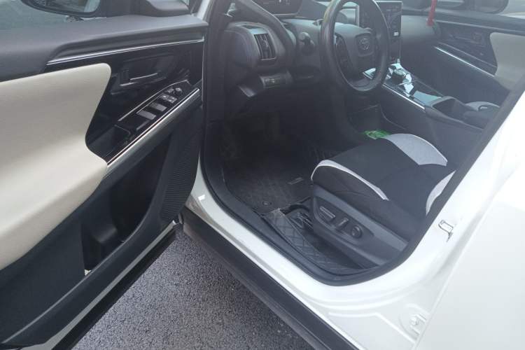 Used Toyota FAW bZ4X 2022 Two-Wheel Drive Long-Range PRO Version Interior 3