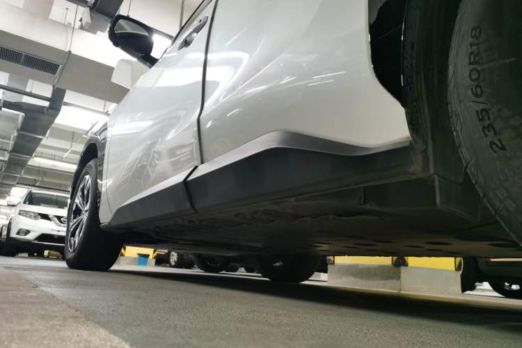 Used Toyota FAW bZ4X 2022 Two-Wheel-Drive Long-Range JOY Edition Left Side Sill
