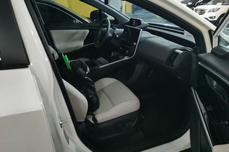 Used Toyota FAW bZ4X 2022 Two-Wheel-Drive Long-Range JOY Edition Right Front Seat