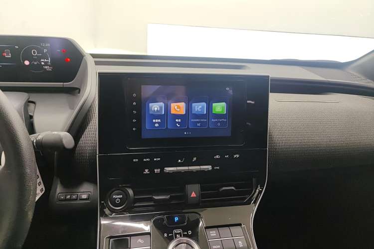 Used Toyota FAW bZ4X 2022 Two-Wheel-Drive Elite JOY Edition Audio And AC Panel