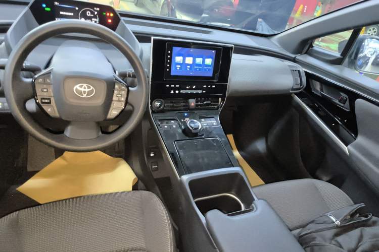 Used Toyota FAW bZ4X 2022 Two-Wheel-Drive Elite JOY Edition Audio And AC Panel