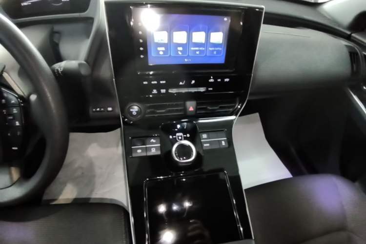 Used Toyota FAW bZ4X 2022 Two-Wheel-Drive Elite JOY Edition Audio And AC Panel