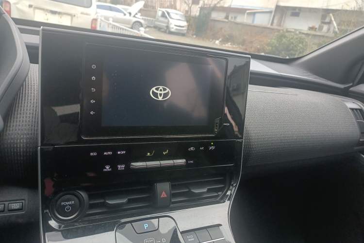 Used Toyota FAW bZ4X 2022 Two-Wheel-Drive Elite JOY Edition Audio And AC Panel