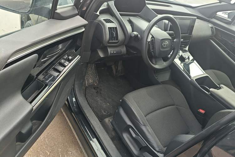 Used Toyota FAW bZ4X 2022 Two-Wheel-Drive Elite JOY Edition Driver Seat