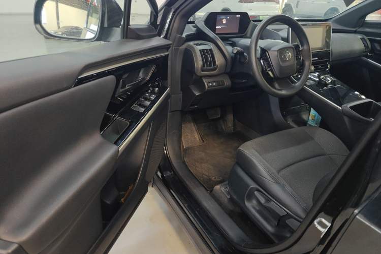 Used Toyota FAW bZ4X 2022 Two-Wheel-Drive Long-Range JOY Edition Driver Seat