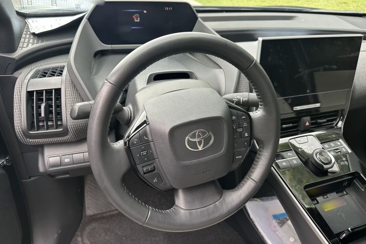 Used Toyota FAW bZ4X 2022 Four-Wheel-Drive High-Performance PRO Edition Interior 1