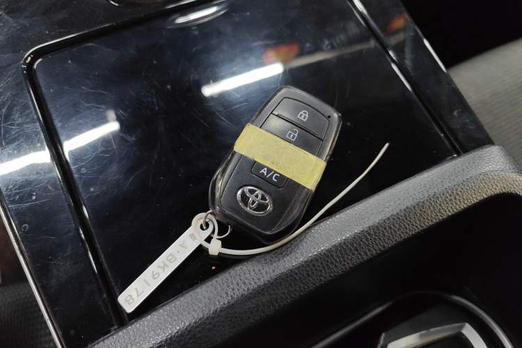 Used Toyota FAW bZ4X 2022 Two-Wheel-Drive Long-Range JOY Edition Interior 1