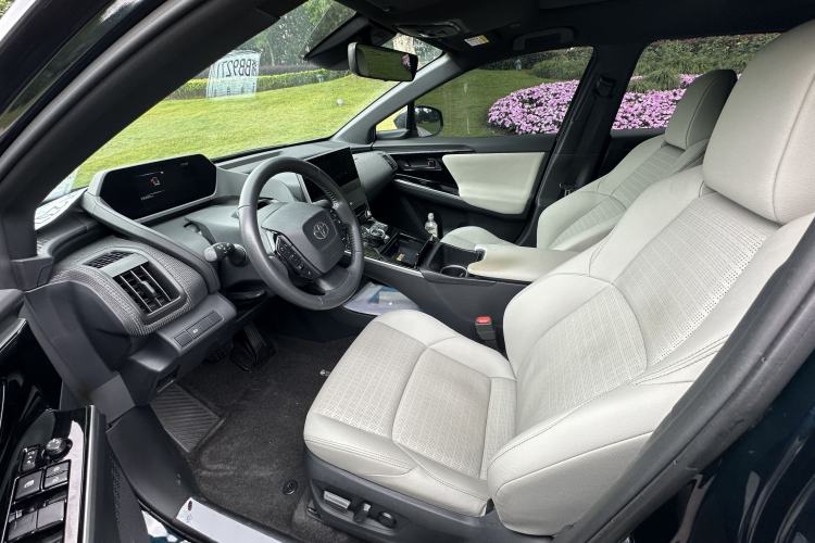Used Toyota FAW bZ4X 2022 Four-Wheel-Drive High-Performance PRO Edition Interior 2
