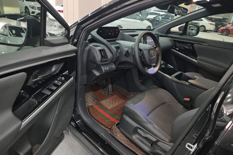 Used Toyota FAW bZ4X 2022 Two-Wheel-Drive Elite JOY Edition Interior 3