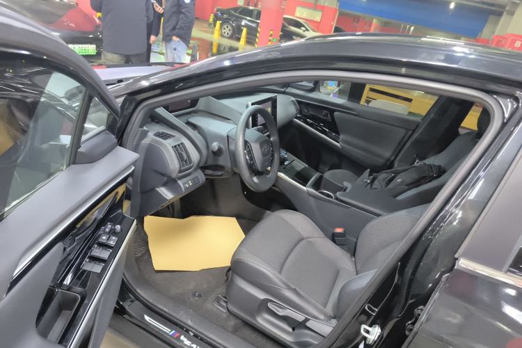 Used Toyota FAW bZ4X 2022 Two-Wheel-Drive Elite JOY Edition Interior 3