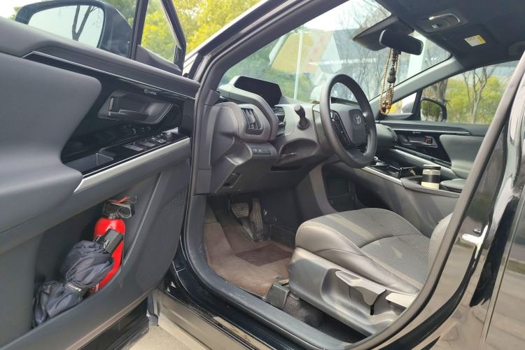 Used Toyota FAW bZ4X 2022 Two-Wheel-Drive Elite JOY Edition Interior 3