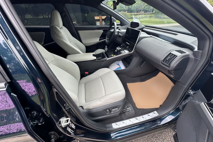 Used Toyota FAW bZ4X 2022 Four-Wheel-Drive High-Performance PRO Edition Interior 5