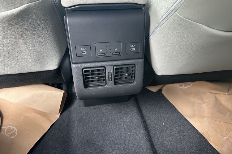 Used Toyota FAW bZ4X 2022 Four-Wheel-Drive High-Performance PRO Edition Interior 6