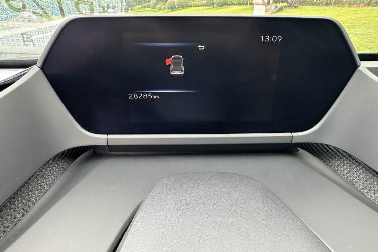Used Toyota FAW bZ4X 2022 Four-Wheel-Drive High-Performance PRO Edition Interior 7