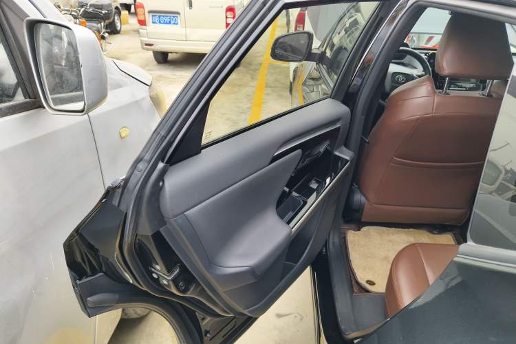 Used Toyota FAW bZ4X 2022 Four-Wheel-Drive High-Performance Premium Edition Interior 8