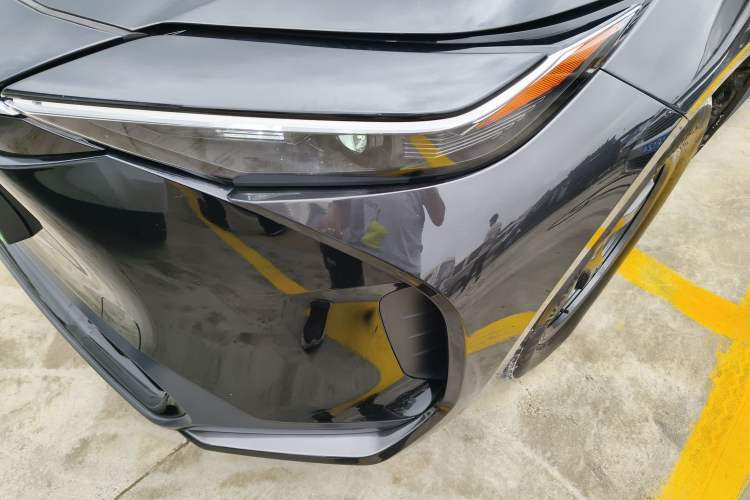 Used Toyota FAW bZ4X 2022 Four-Wheel-Drive High-Performance Premium Edition Left Front Headlight