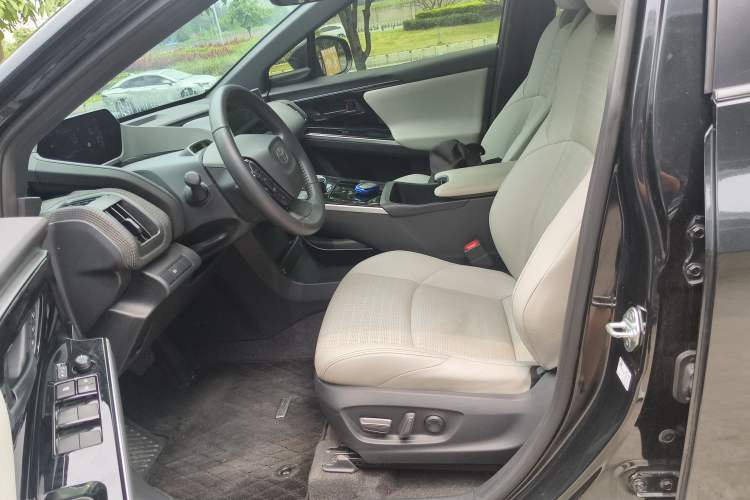 Used Toyota FAW bZ4X 2022 Four-Wheel-Drive High-Performance PRO Edition Left Front Seat