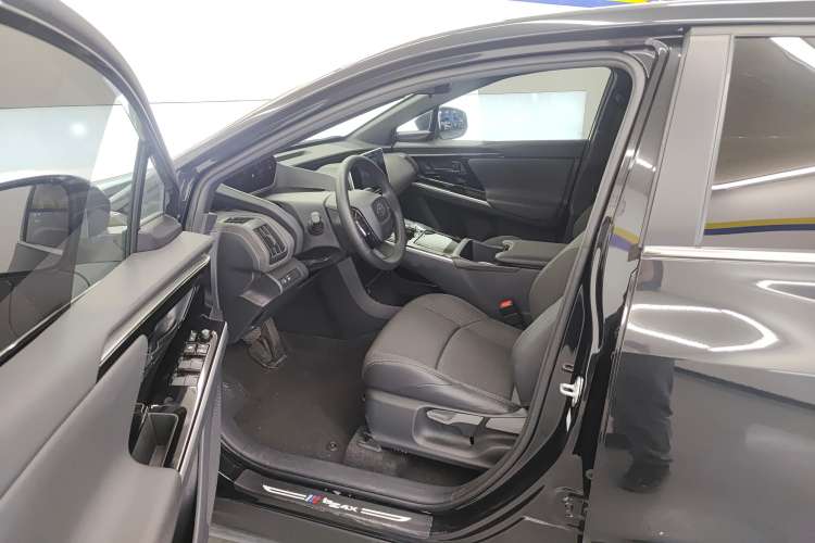 Used Toyota FAW bZ4X 2022 Two-Wheel-Drive Elite JOY Edition Left Front Seat
