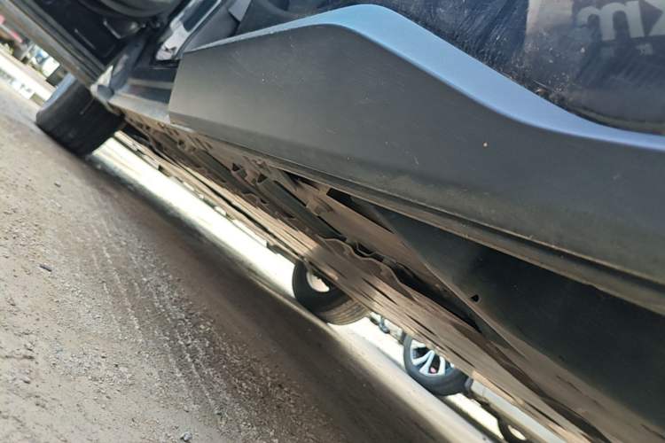 Used Toyota FAW bZ4X 2022 Two-Wheel-Drive Elite JOY Edition Left Side Sill