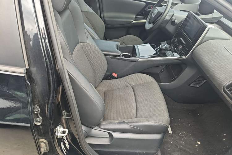 Used Toyota FAW bZ4X 2022 Two-Wheel-Drive Elite JOY Edition Right Front Seat