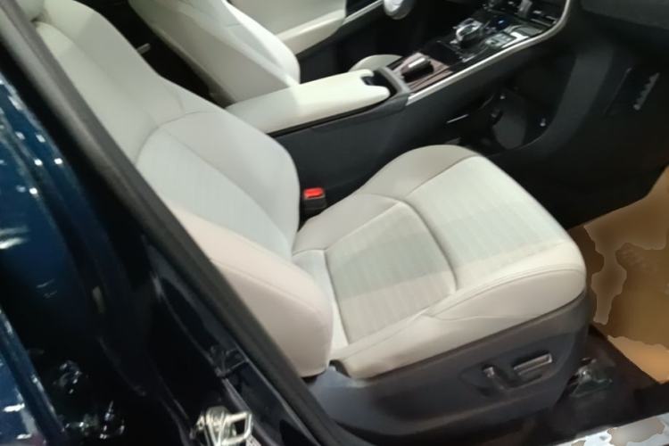 Used Toyota FAW bZ4X 2022 Four-Wheel-Drive High-Performance PRO Edition Right Front Seat