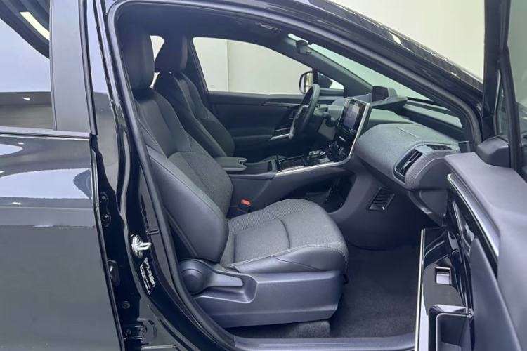 Used Toyota FAW bZ4X 2022 Two-Wheel-Drive Elite JOY Edition Right Front Seat