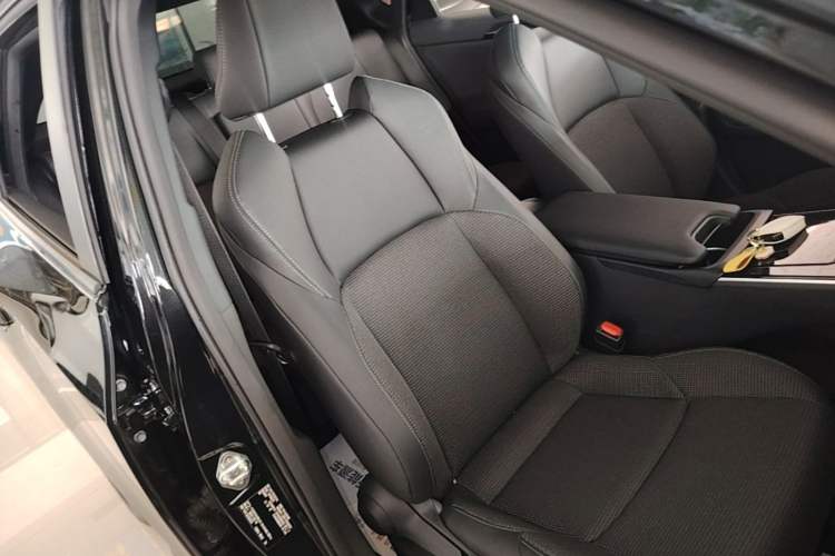 Used Toyota FAW bZ4X 2022 Two-Wheel-Drive Elite JOY Edition Right Front Seat