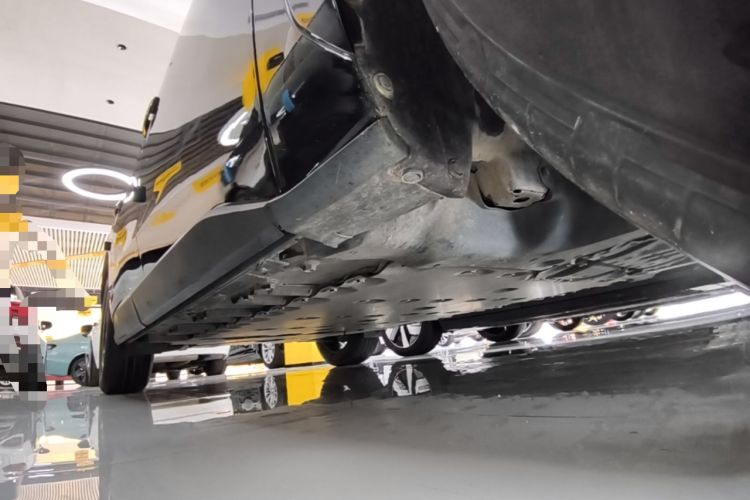 Used Toyota FAW bZ4X 2022 Two-Wheel-Drive Elite JOY Edition Right Side Sill