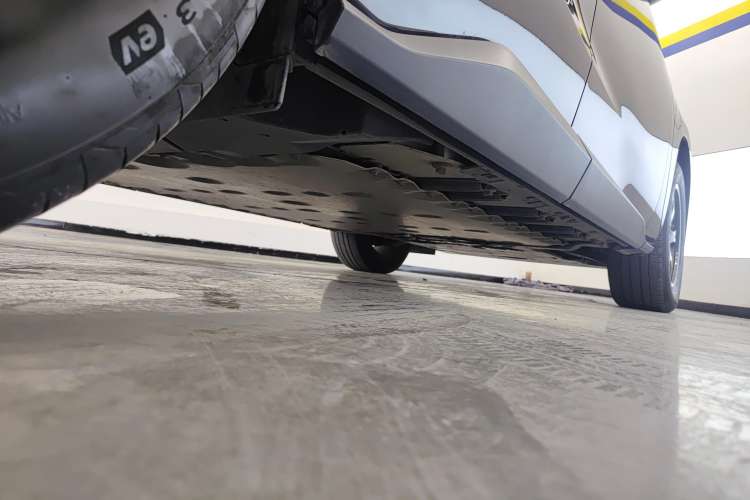 Used Toyota FAW bZ4X 2022 Two-Wheel-Drive Elite JOY Edition Right Side Sill