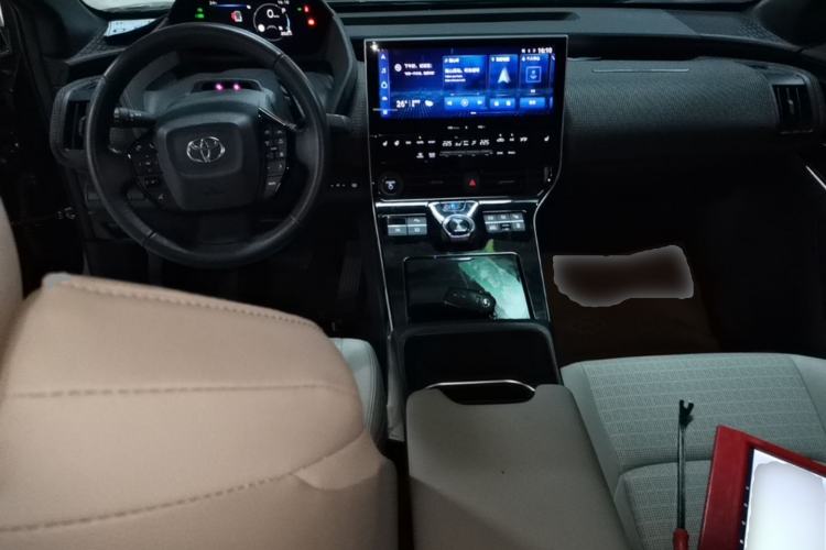Used Toyota FAW bZ4X 2022 Four-Wheel-Drive High-Performance PRO Edition Center Console