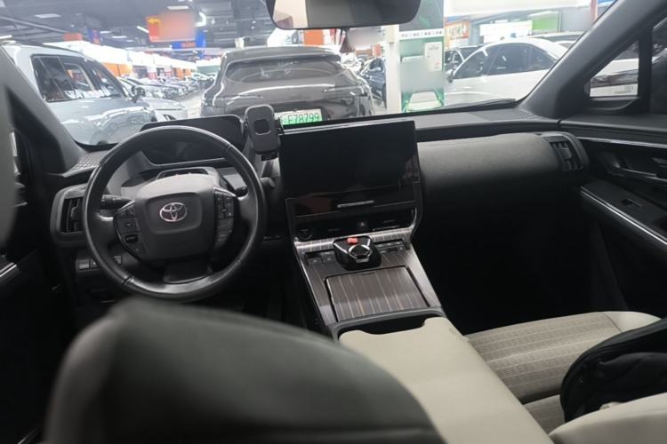 Used Toyota FAW bZ4X 2022 Four-Wheel-Drive High-Performance PRO Edition Center Console