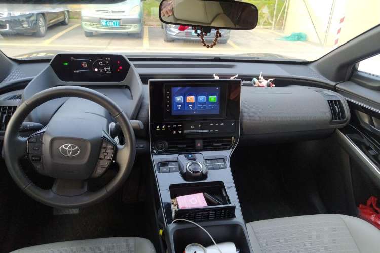 Used Toyota FAW bZ4X 2022 Two-Wheel-Drive Long-Range JOY Edition Center Console