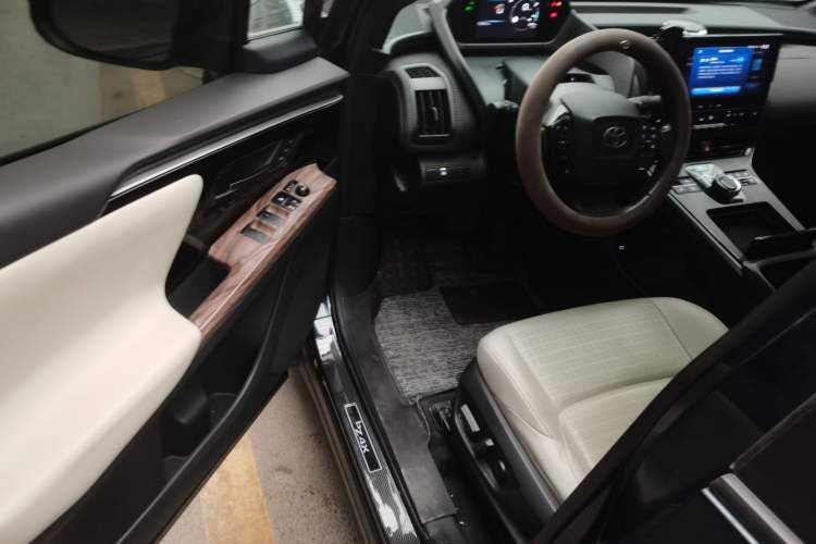 Used Toyota FAW bZ4X 2022 Four-Wheel-Drive High-Performance PRO Edition Driver Seat