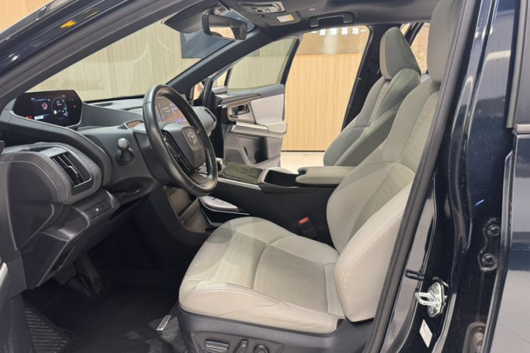 Used Toyota FAW bZ4X 2022 Four-Wheel-Drive High-Performance PRO Edition Interior 12